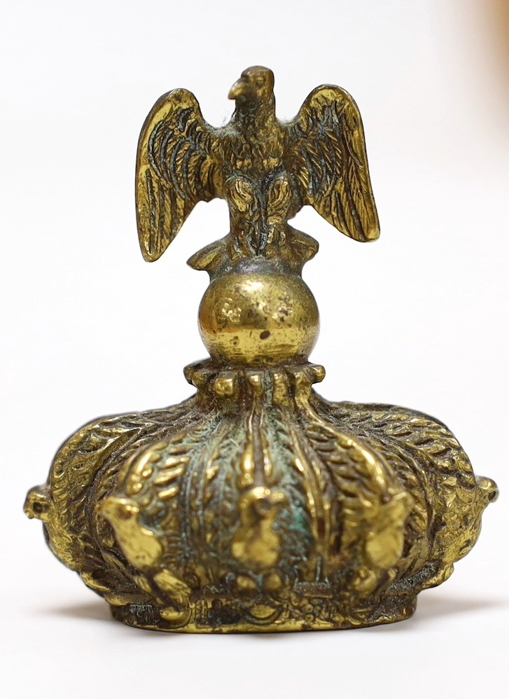 A Continental gilt bronze 'eagle' finial, 5.5cms high